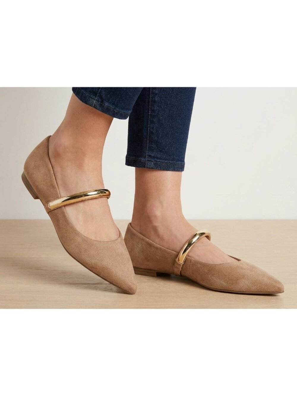 NWT Womens Mary Jane Pointed Toe Flats Sz 9.5M Tan Faux Suede Gold Strap